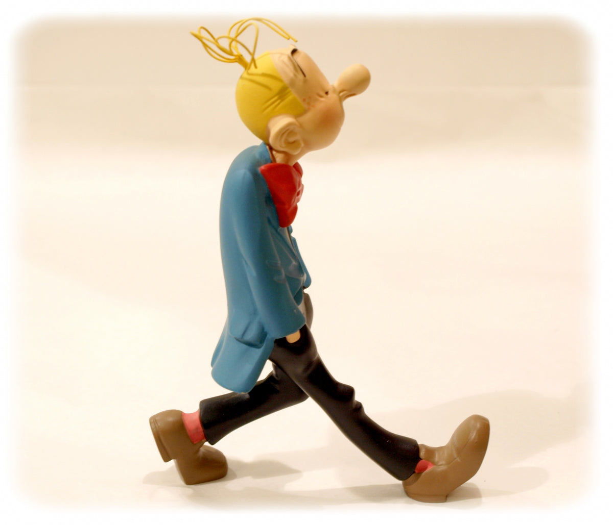 SPIROU - LES MAINS DANS LES POCHES - statuette résine 15 cm, leblon