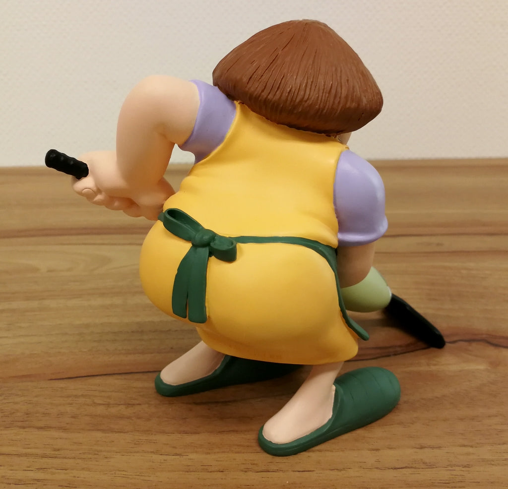 Vintage Mrs. Les Bidochons vacuuming statue - Demons & Merveilles Vintage Mrs. Les Bidochons vacuuming statue - Demons & Merveilles