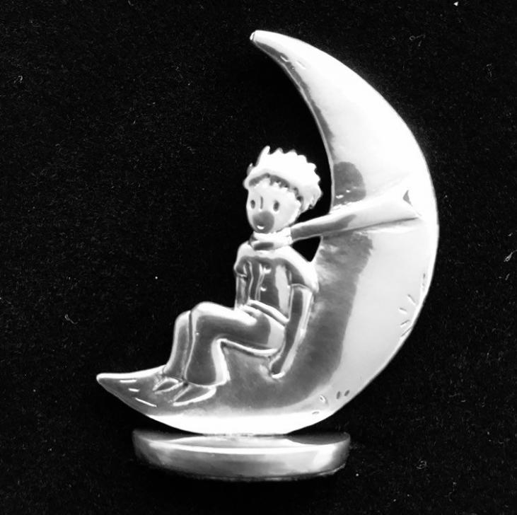 THE LITTLE PRINCE: THE LITTLE PRINCE ON THE MOON - 6 cm pewter figure