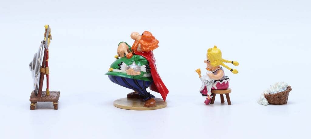 Asterix - Figurine Porcelaine Mate Eisa Années 80 - Abraracourcrix Sur Son Bouclier P Image 538940 Grande