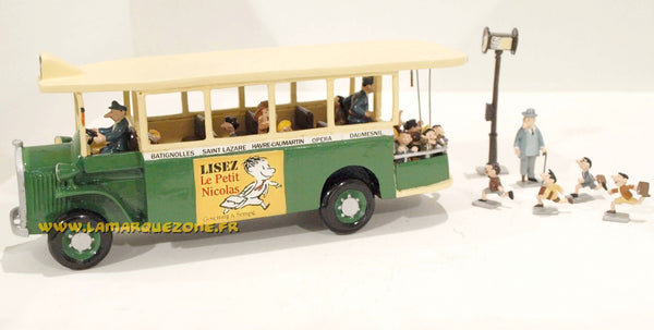 LE PETIT NICOLAS: LE BUS DU PETIT NICOLAS - figurine métal 20 cm