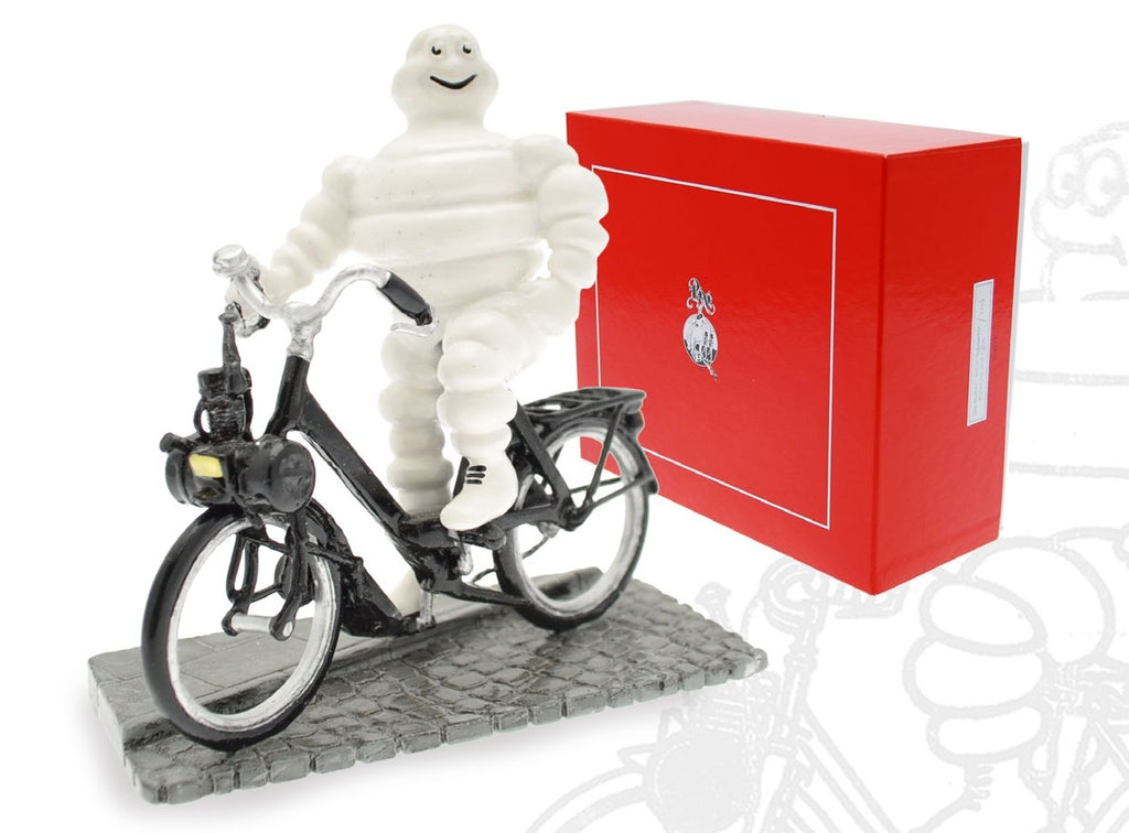 Décoration de bonhomme Michelin en pierre reconstituée « Bibendum » - France