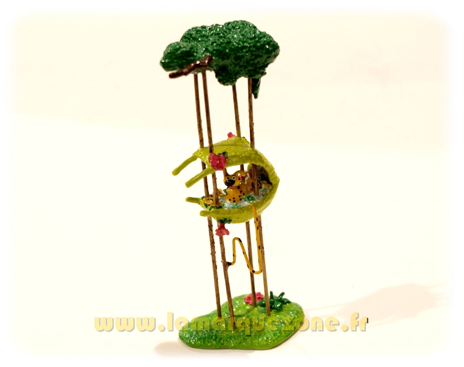 LE MARSUPILAMI: LE MARSUPILAMI LIGOTANT LE LION - figurine métal 10 cm