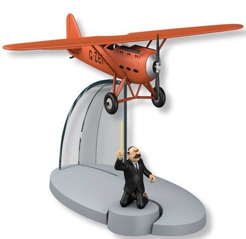TINTIN: EN AVION TINTIN #40, AVION ROUGE DE MULLER "L’Ile Noire" & DUPONT - modèle réduit + figurine