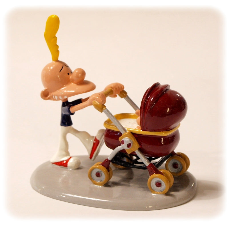 TITEUF: TITEUF PROMENANT ZIZIE (poussette bordeaux) - figurine métal 7.5 cm