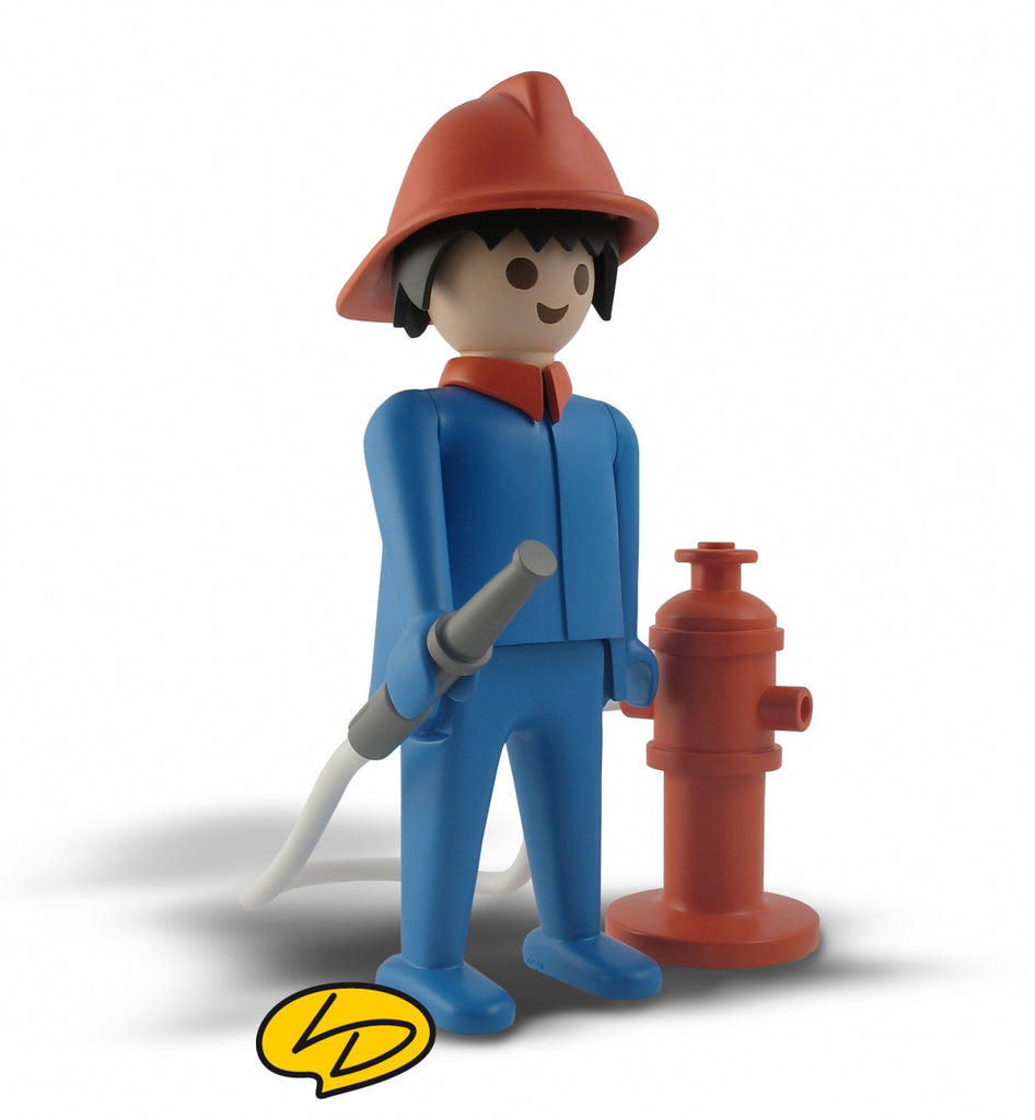 PLAYMOBIL: LE POMPIER - statuette résine 23 cm