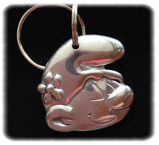 LES SCHTROUMPFS: SCHTROUMPF COQUET - porte-clés en étain 5 cm