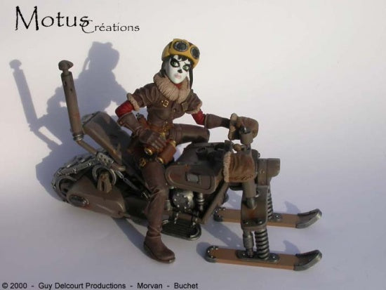 SILLAGE: NAVIS SUR MOTO NEIGE - statuette résine