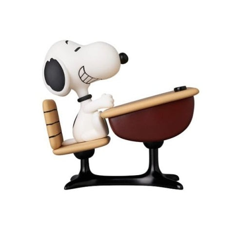 Figurine Peanuts Snoopy with Desk Medicom Ultra Detail Figure série #18 (UDF N° 844)