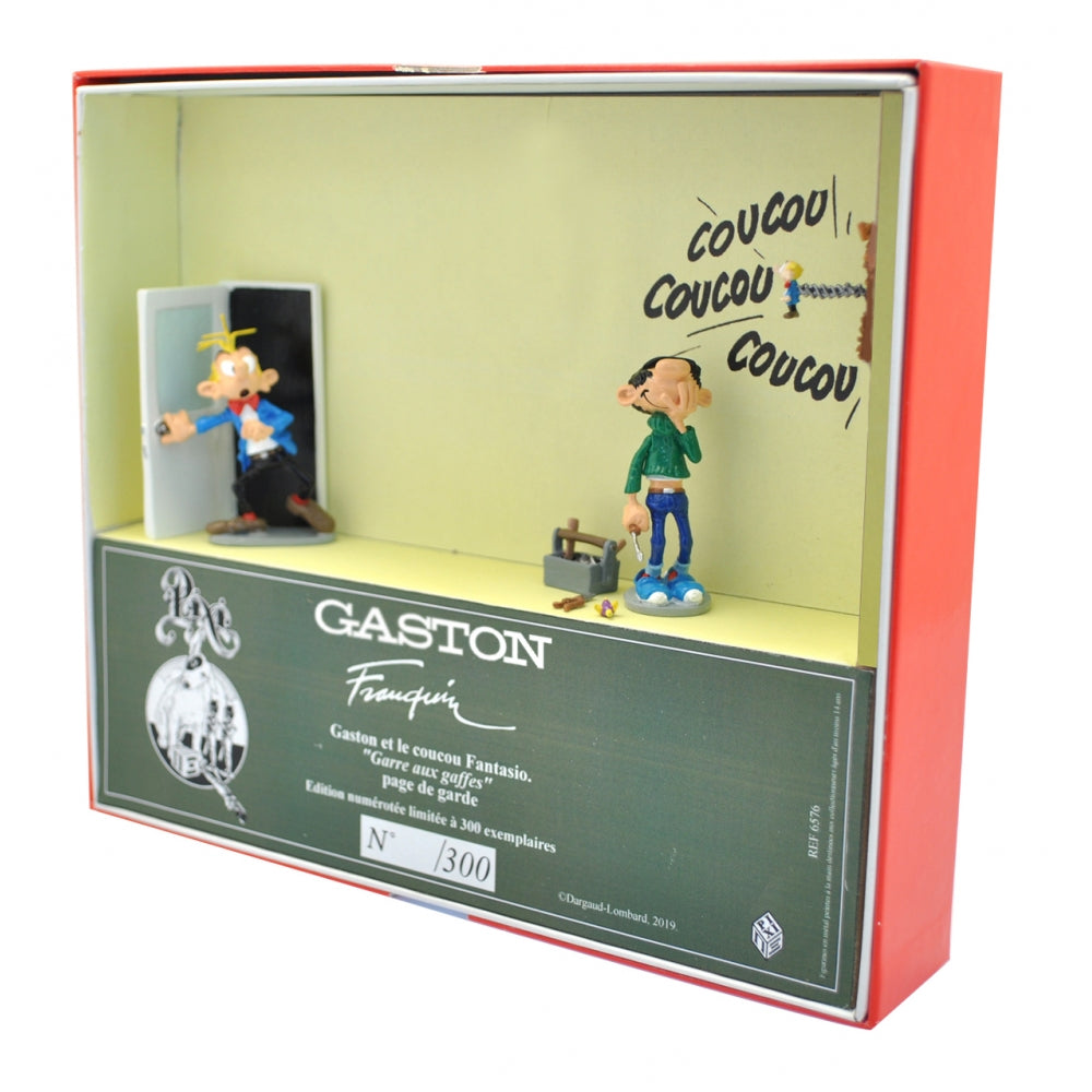 GASTON LAGAFFE: GASTON ENDORMI SUR SON ESCABEAU - figurine métal 13.5