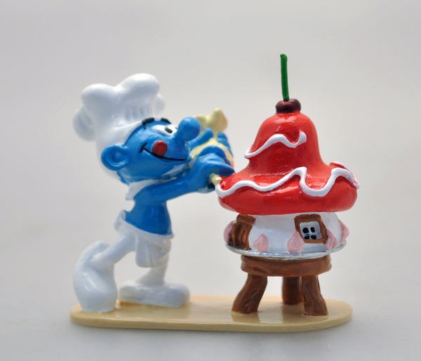 LES SCHTROUMPFS: LE SCHTROUMPF PATISSIER ET SON GATEAU 