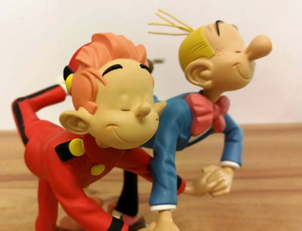 SPIROU: SPIROU, FANTASIO ET SPIP PATINEURS - statuette résine 18 cm