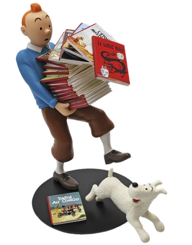 TINTIN HOLDING THE ALBUMS (second edition) - 25 cm resin statue
