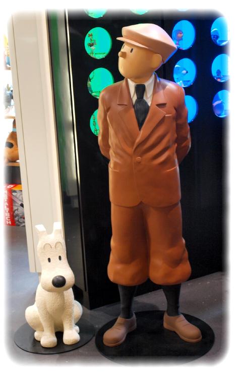 TINTIN: TINTIN CASQUETTE & MILOU - 130 cm  life-size resin statue (second hand)