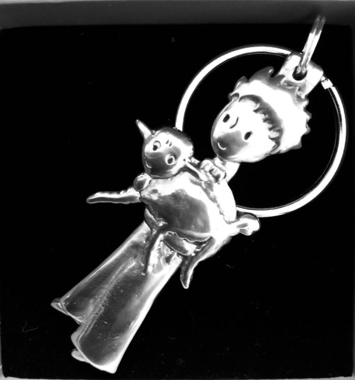 THE LITTLE PRINCE: THE LITTLE PRINCE AND THE SHEEP - 6 cm pewter keychain
