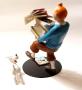 TINTIN HOLDING THE ALBUMS - 25 cm resin statue