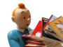 TINTIN HOLDING THE ALBUMS - 25 cm resin statue