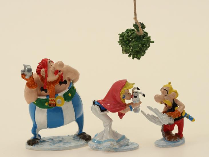 Figurine Pixi Astérix: Astérix, Obélix et Falbala, le gui sous la neige 2367