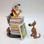 Figurine de collection Lucky Luke et Rantanplan pile d'albums, Collectoys 2023 (00391)