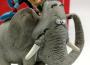 GASTON LAGAFFE: GASTON SUR L'ELEPHANT - figurine métal et résine 11.5 cm